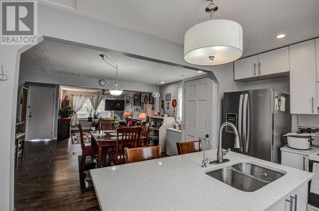 Single Family House Bi-level for Sale in  Ogmoor Crescent SE Ogden Calgary 