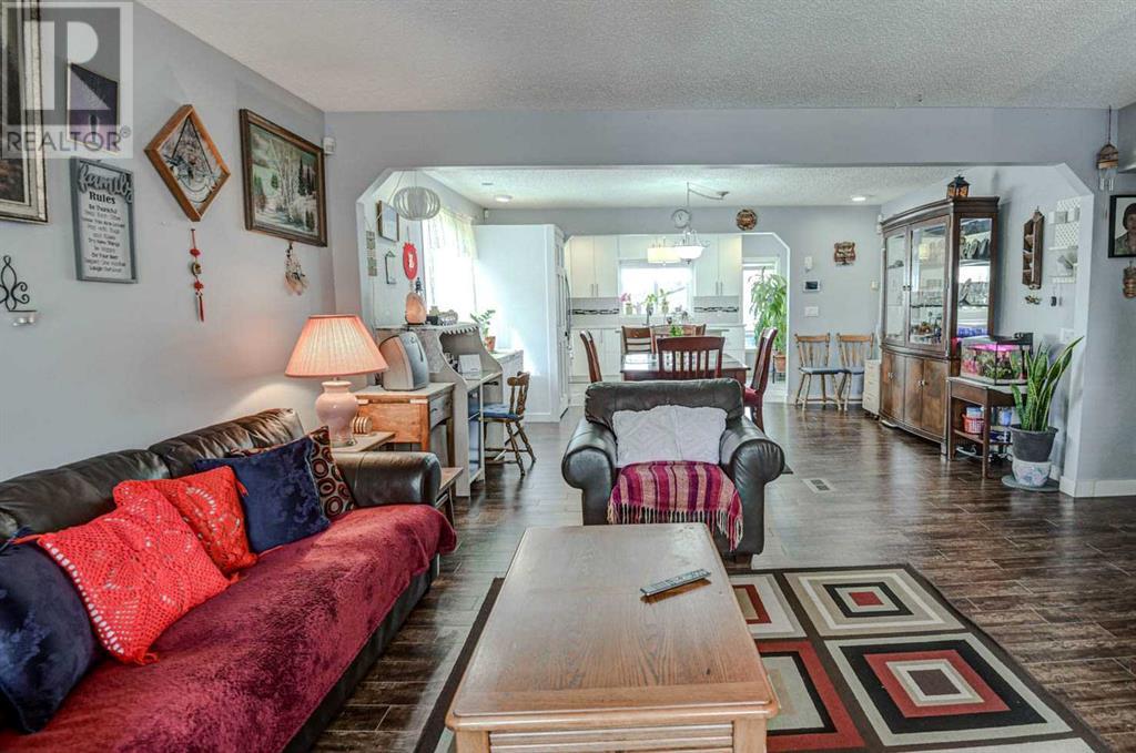 Single Family House Bi-level for Sale in  Ogmoor Crescent SE Ogden Calgary 