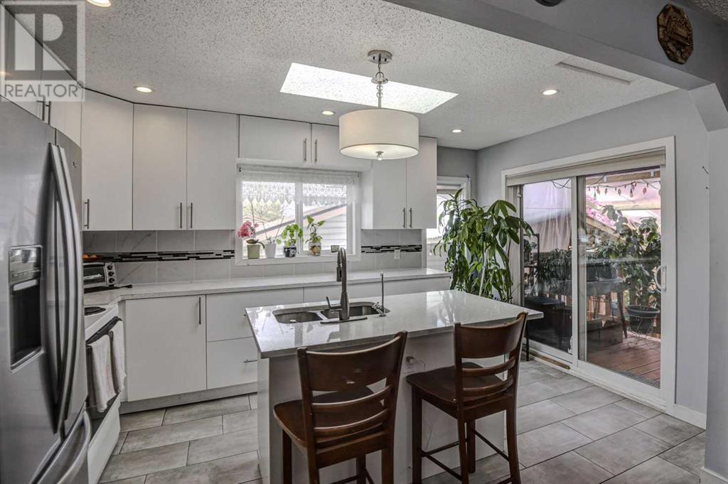 Single Family House Bi-level for Sale in  Ogmoor Crescent SE Ogden Calgary 
