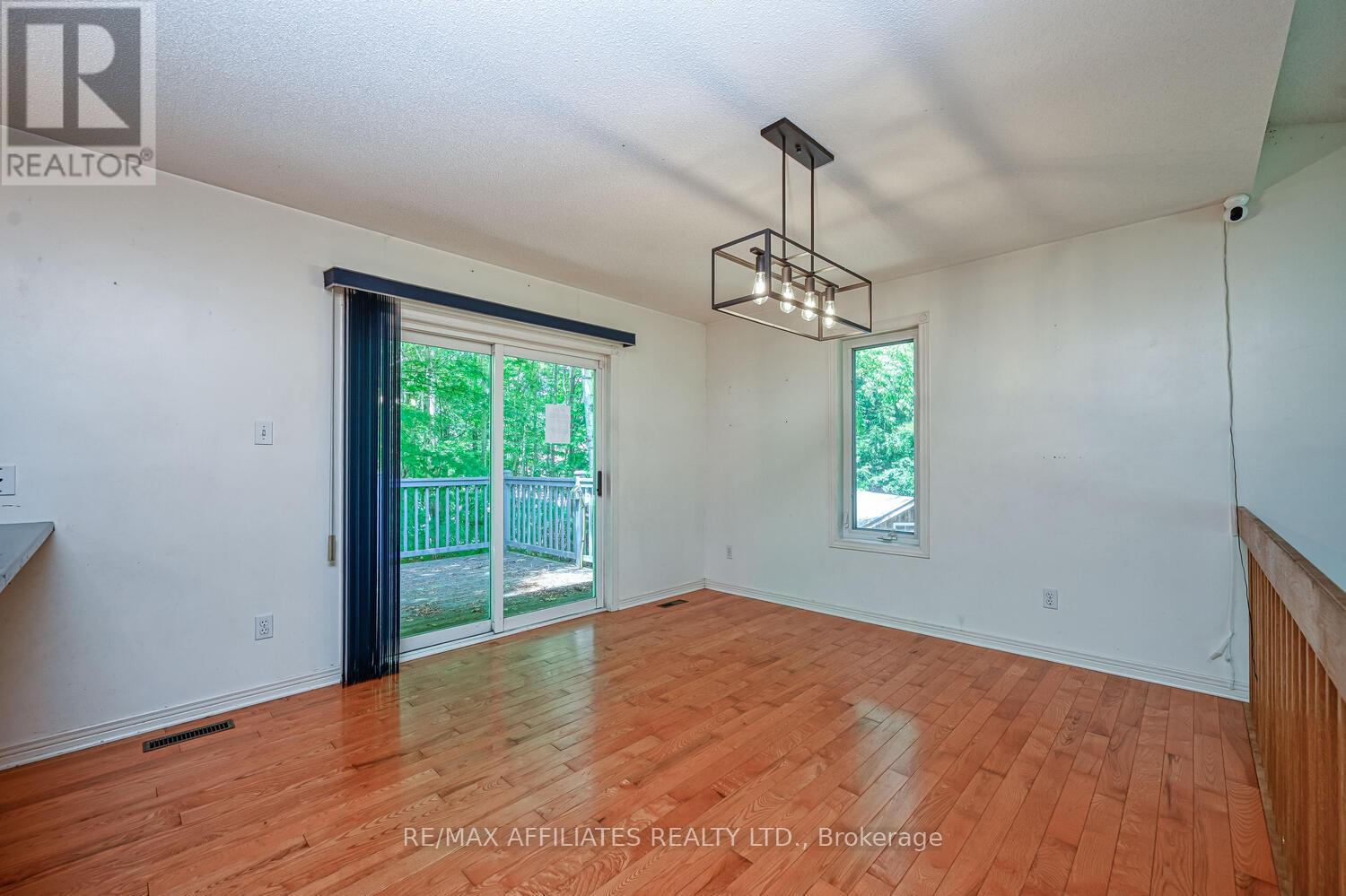 Photo 10 of 122 Church Avenue, Drummond North Elmsley ON