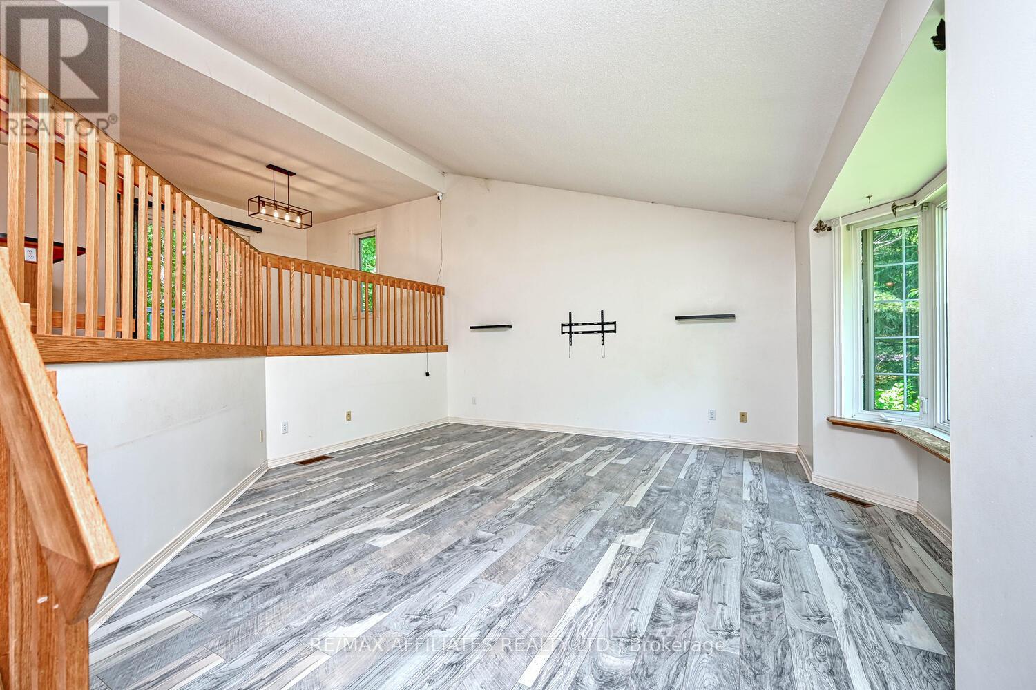 Photo 5 of 122 Church Avenue, Drummond North Elmsley ON