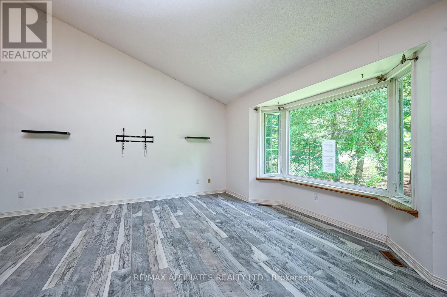 Photo 6 of 122 Church Avenue, Drummond North Elmsley ON