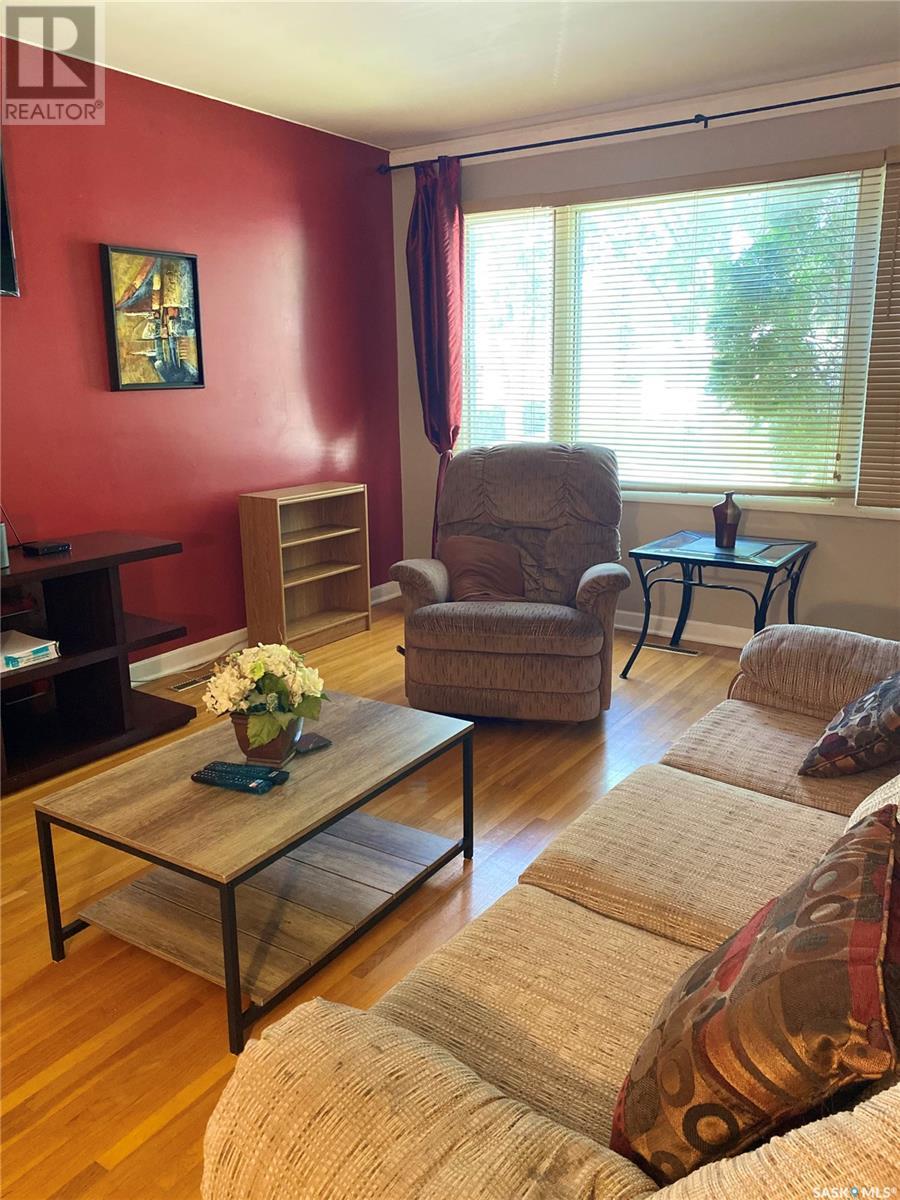 Single Family House Bungalow for Sale in  Grey STREET Regina 