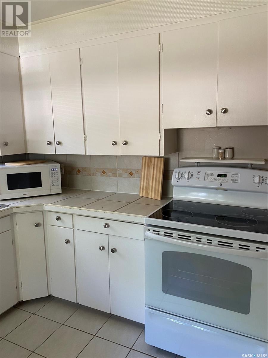 Single Family House Bungalow for Sale in  Grey STREET Regina 