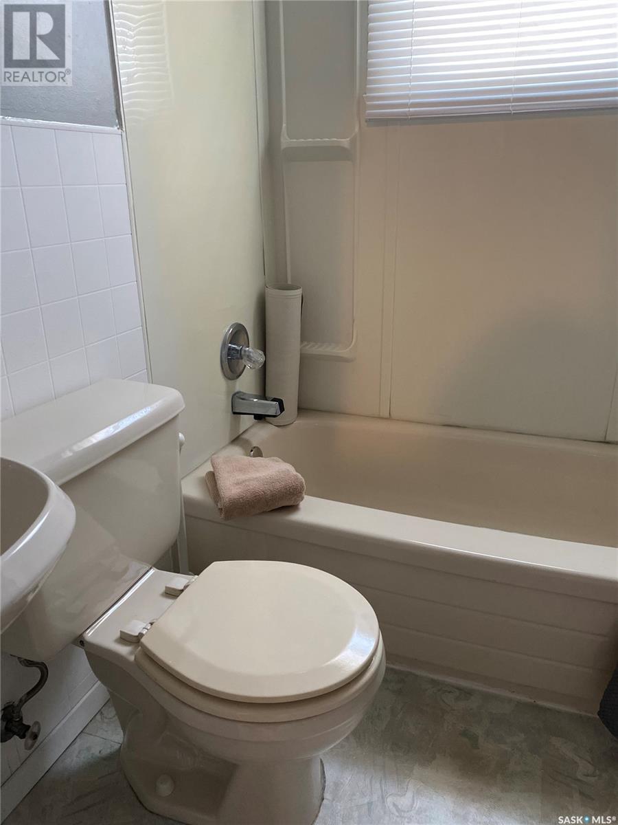 Single Family House Bungalow for Sale in  Grey STREET Regina 