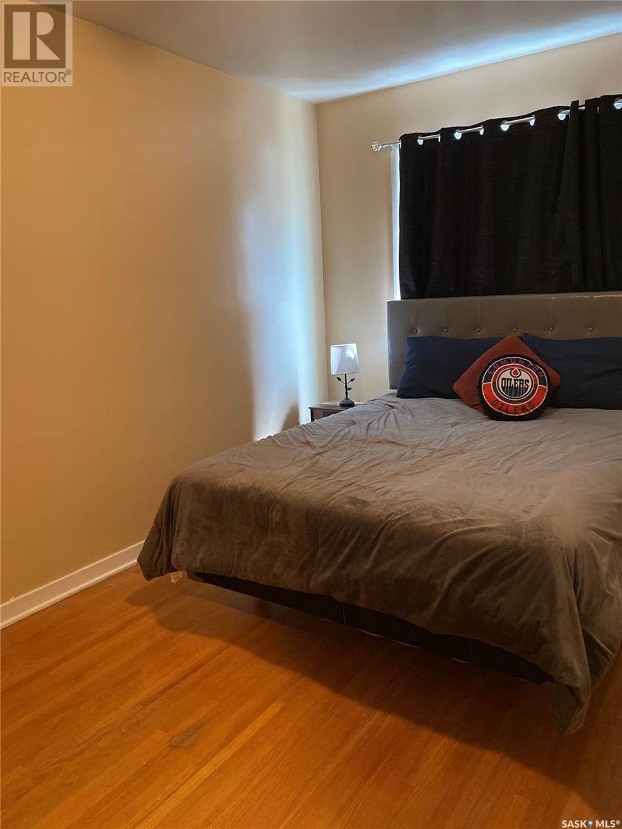 Single Family House Bungalow for Sale in  Grey STREET Regina 