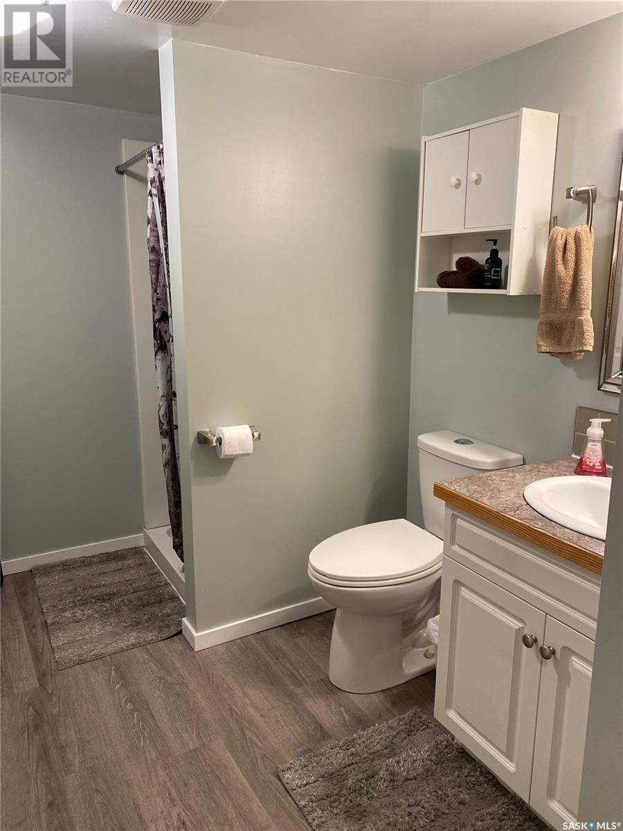 Single Family House Bungalow for Sale in  Grey STREET Regina 