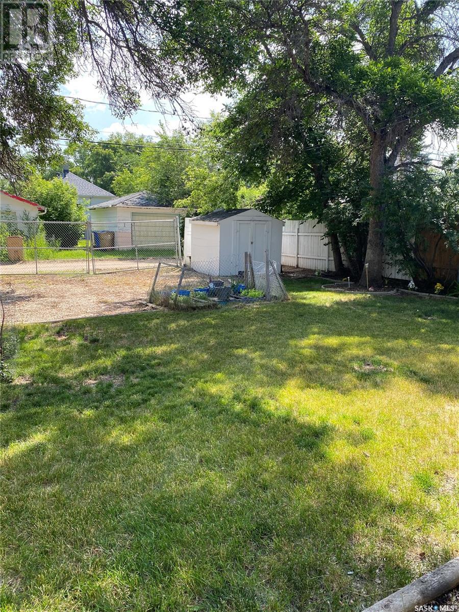 Single Family House Bungalow for Sale in  Grey STREET Regina 