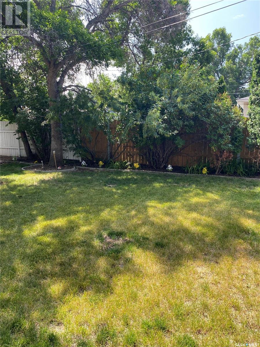 Single Family House Bungalow for Sale in  Grey STREET Regina 