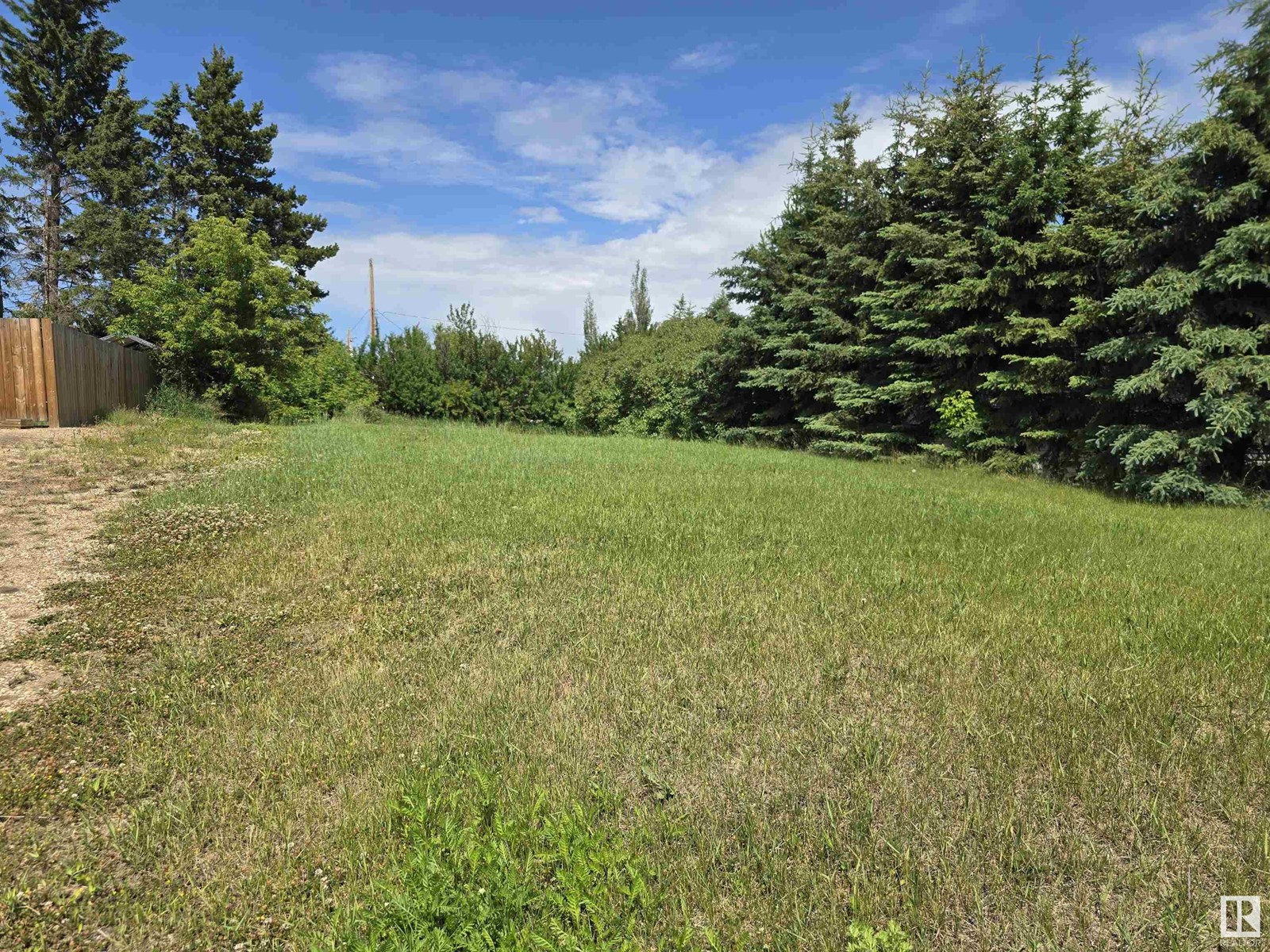 Photo 4 of 5152 48 Av, Millet AB