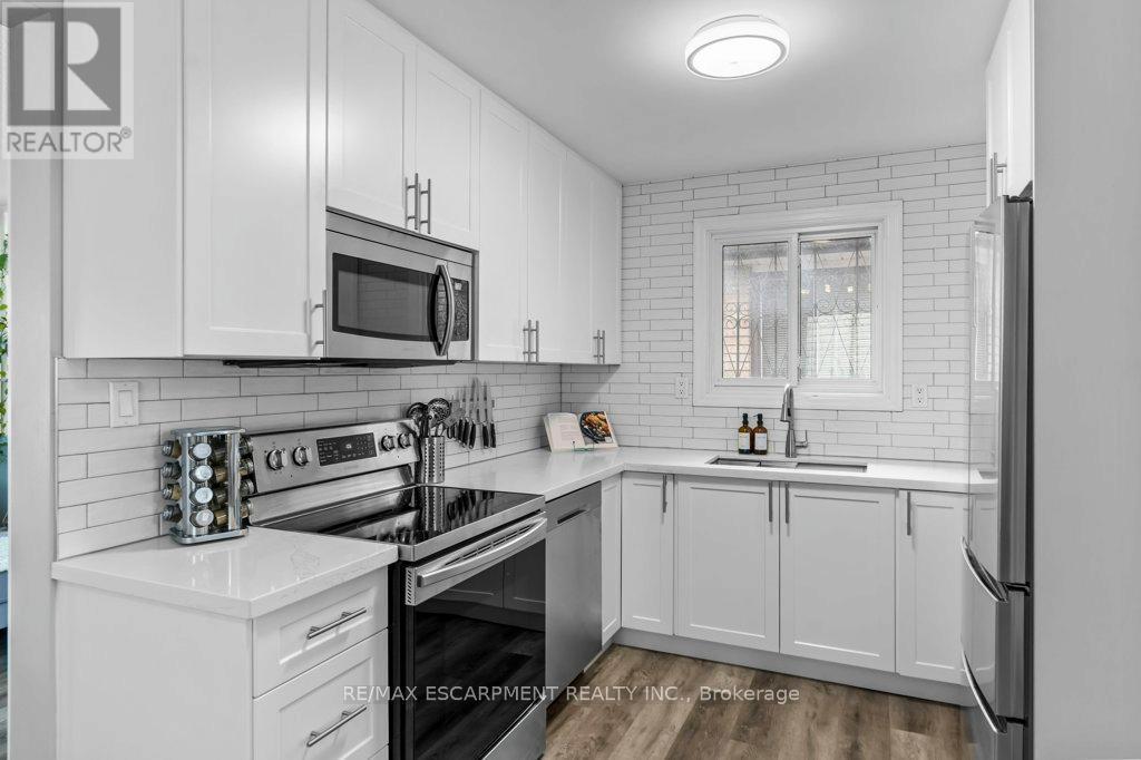 Photo 34 of 82 East 36th Street, Hamilton ON