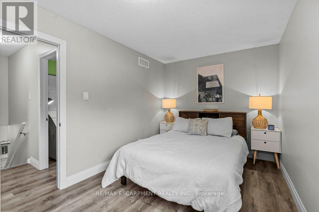 Photo 37 of 82 East 36th Street, Hamilton ON