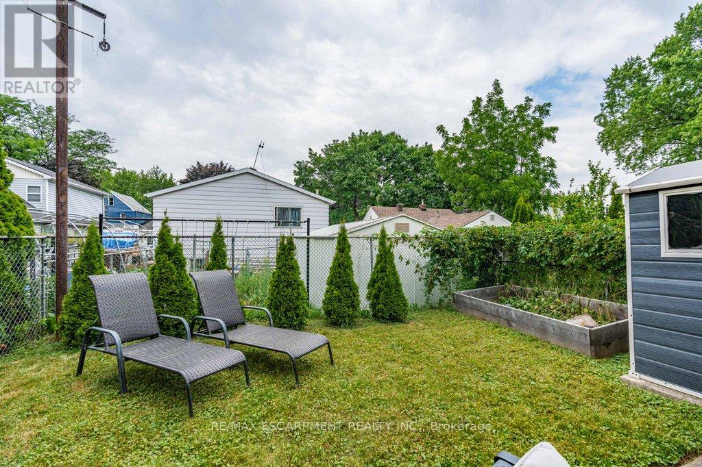 Photo 36 of 82 East 36th Street, Hamilton ON