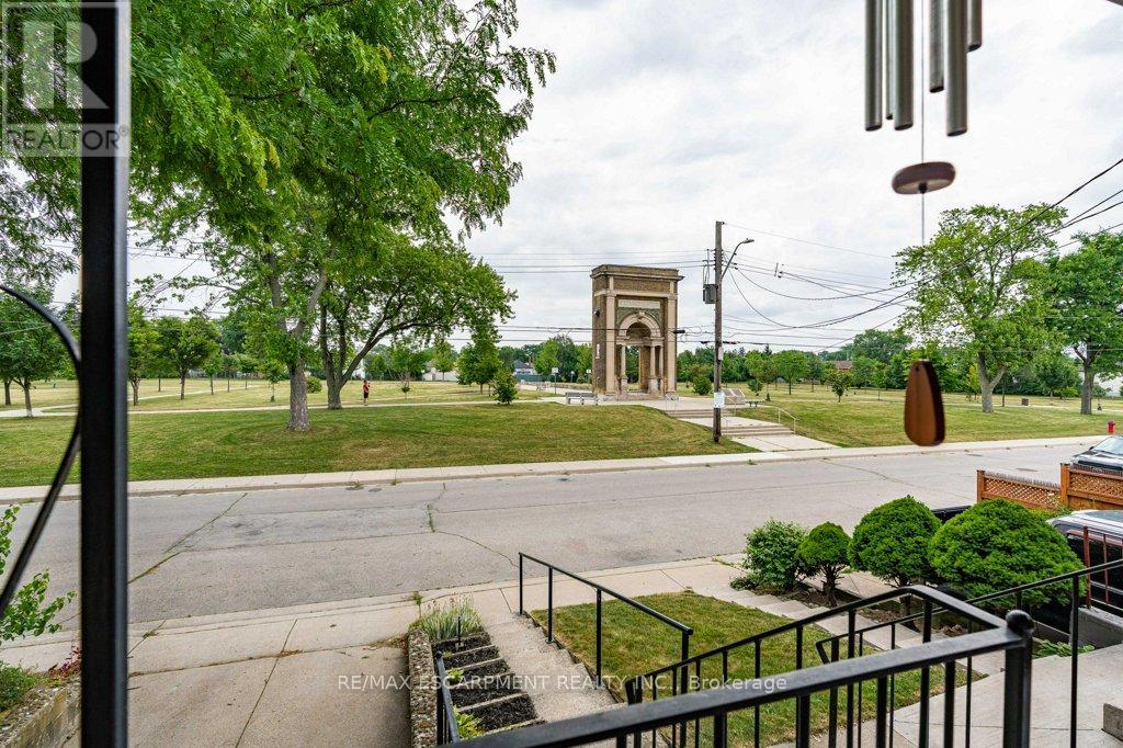 Photo 39 of 82 East 36th Street, Hamilton ON