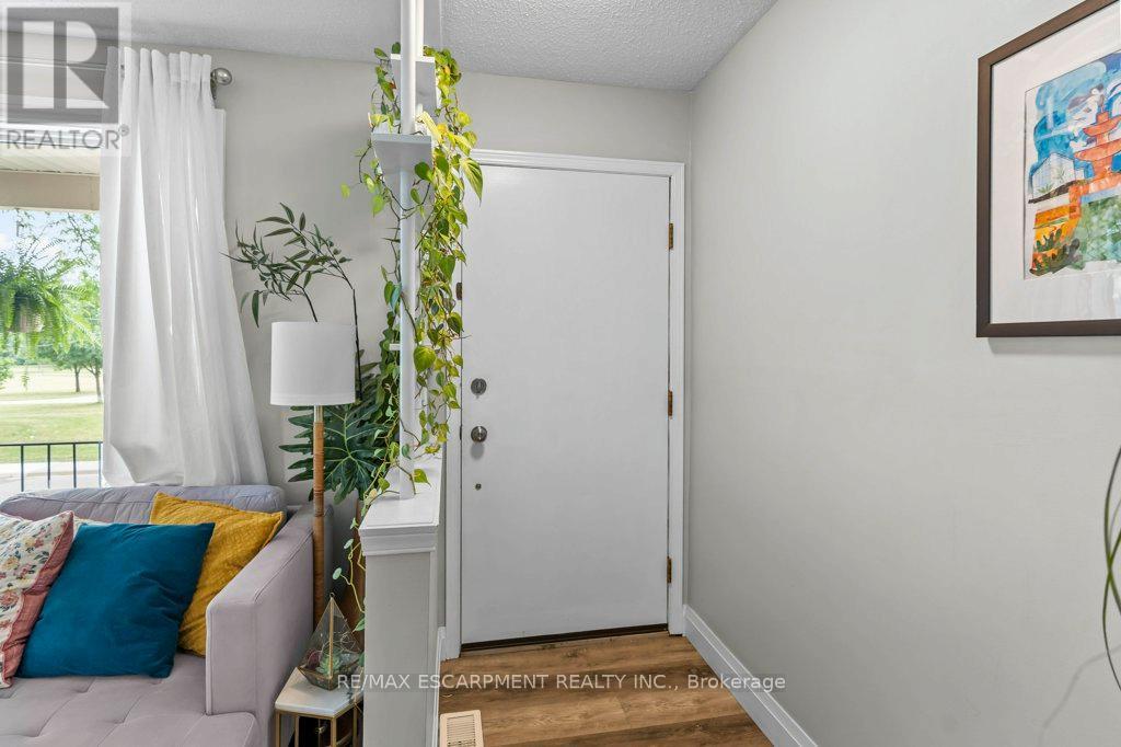 Photo 4 of 82 East 36th Street, Hamilton ON