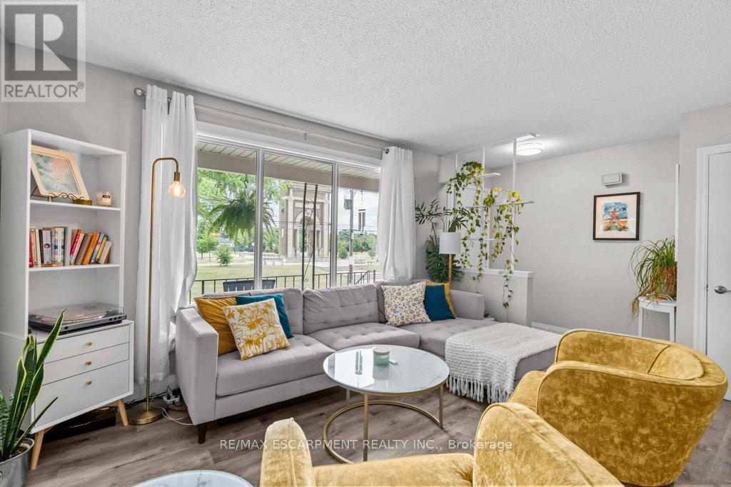 Photo 45 of 82 East 36th Street, Hamilton ON