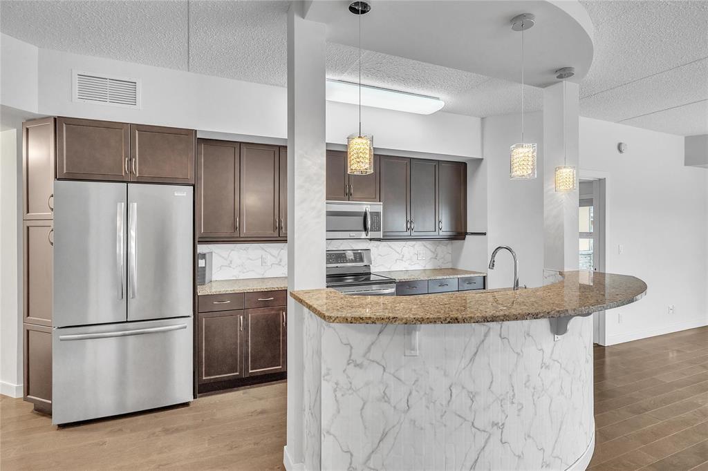 Photo 2 of 101 130 Creek Bend Road, Winnipeg MB