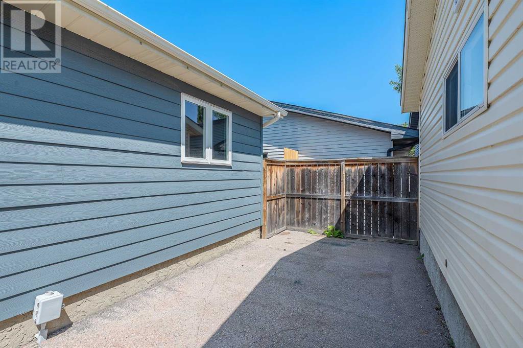 Single Family House Bungalow for Sale in  Macewan Park Road NW MacEwan Glen Calgary 