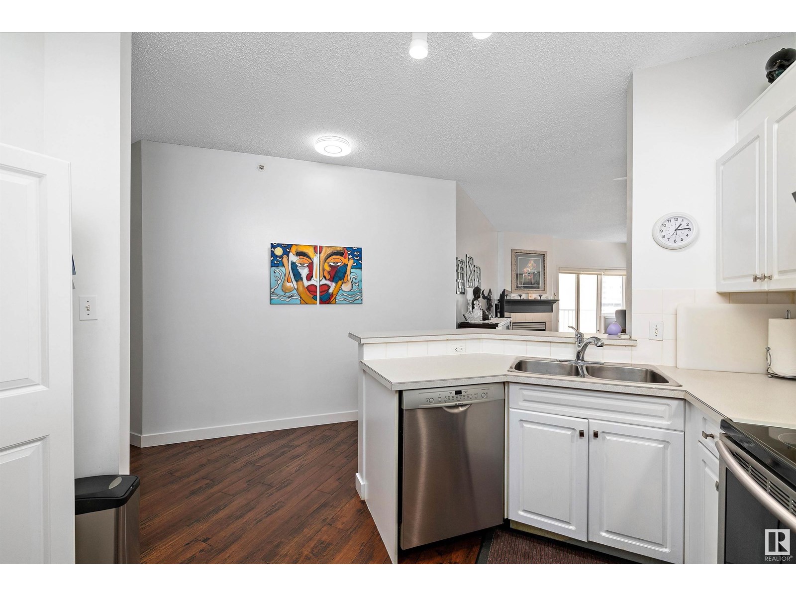Photo 9 of 503 11716 100 Av Nw, Edmonton AB