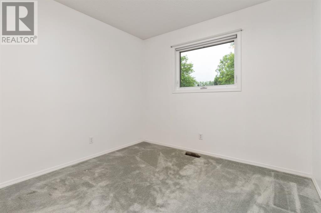 Single Family House Bungalow for Sale in   Avenue Victoria Park Camrose 