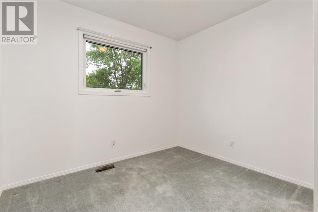 Single Family House Bungalow for Sale in   Avenue Victoria Park Camrose 