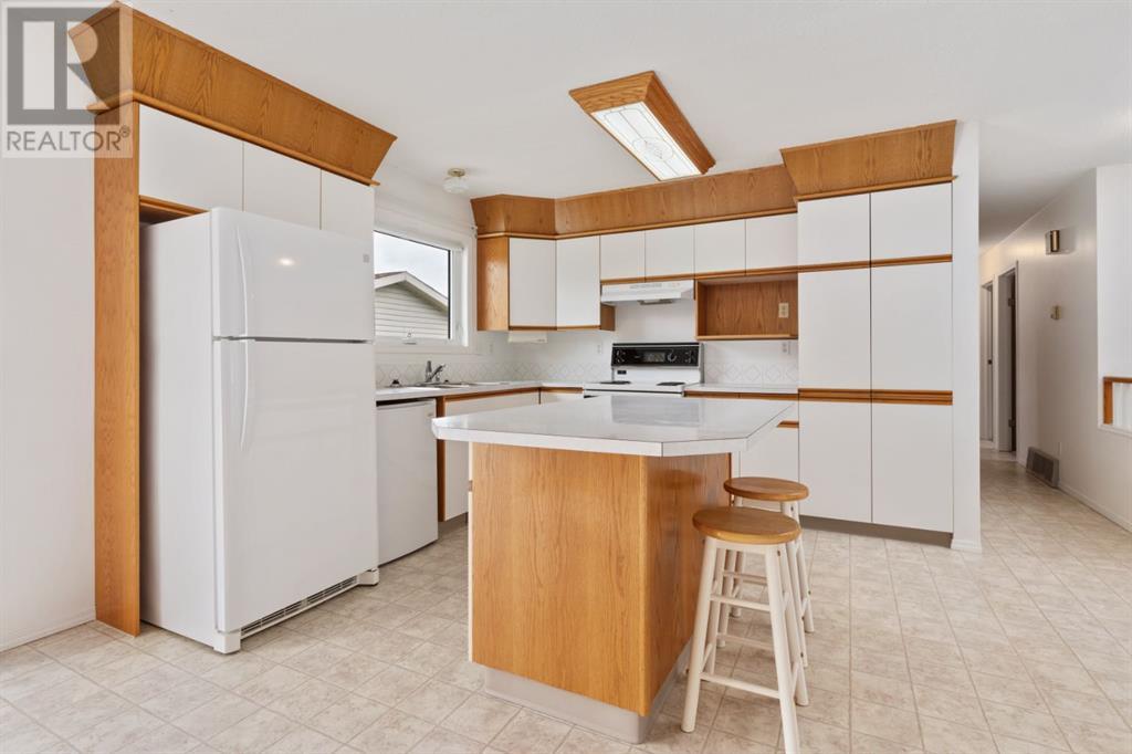 Single Family House Bungalow for Sale in   Avenue Victoria Park Camrose 