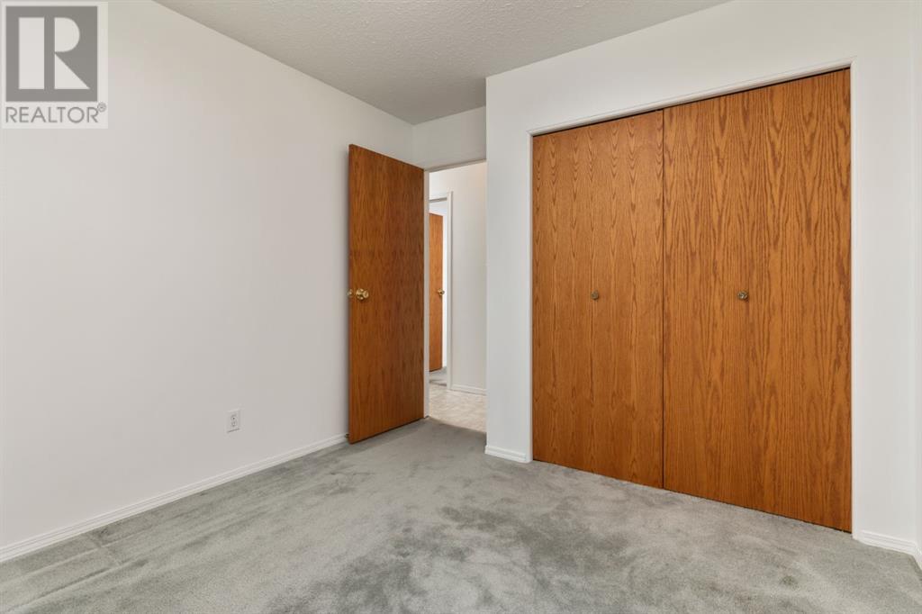Single Family House Bungalow for Sale in   Avenue Victoria Park Camrose 