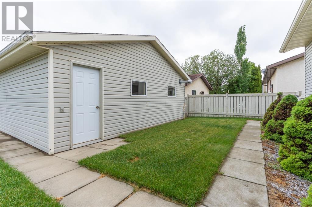 Single Family House Bungalow for Sale in   Avenue Victoria Park Camrose 