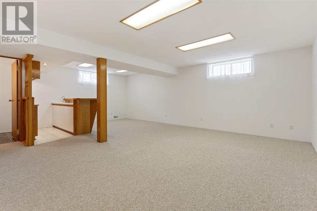 Single Family House Bungalow for Sale in   Avenue Victoria Park Camrose 