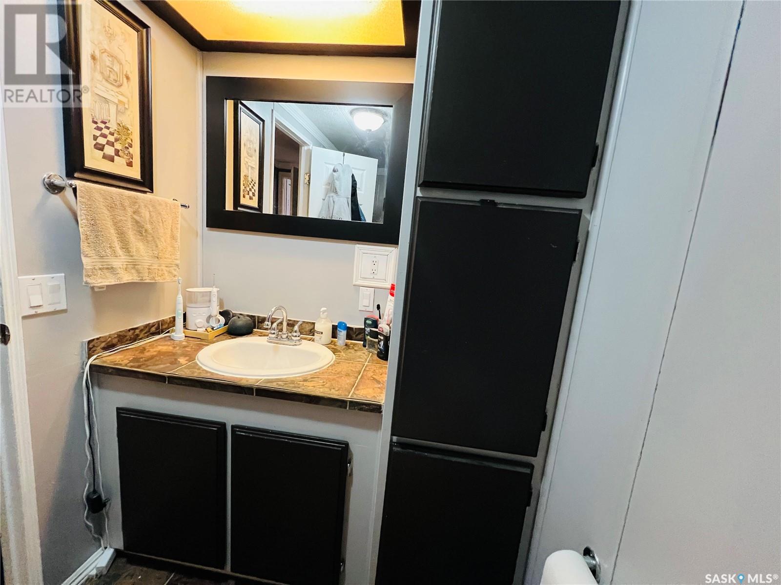 Single Family House Mobile Home for Sale in #   th AVENUE NW Swift Current 