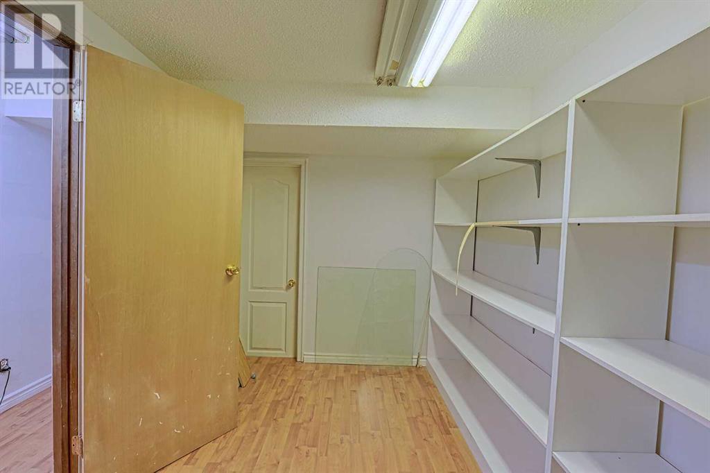 Single Family House 4 Level for Sale in  Bedfield Close NE Beddington Heights Calgary 