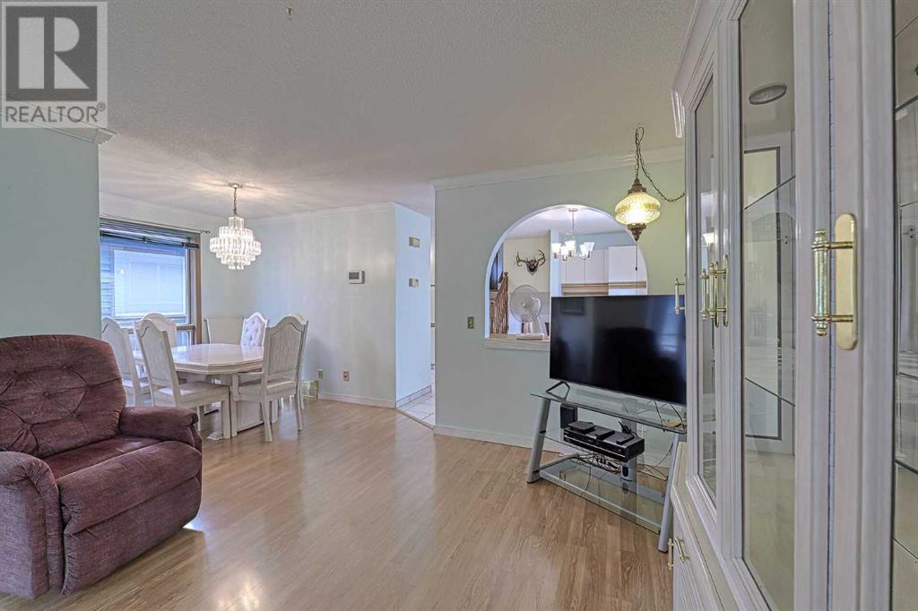 Single Family House 4 Level for Sale in  Bedfield Close NE Beddington Heights Calgary 