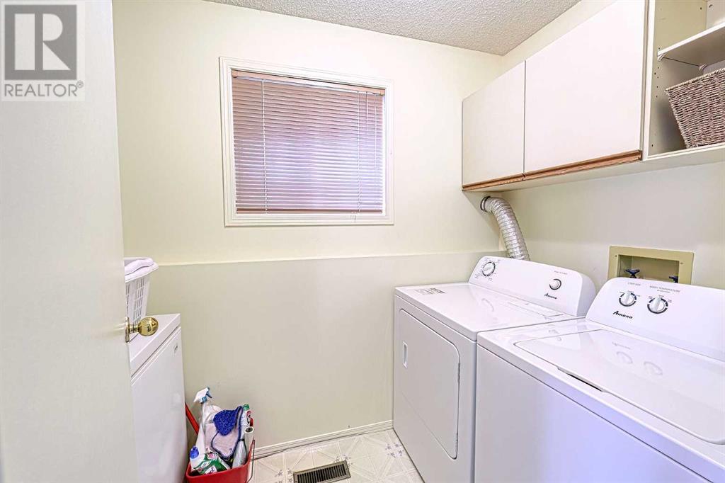 Single Family House 4 Level for Sale in  Bedfield Close NE Beddington Heights Calgary 