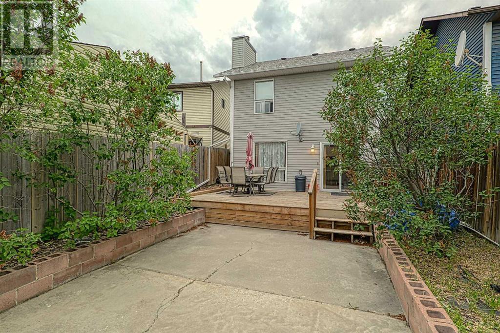 Single Family House 4 Level for Sale in  Bedfield Close NE Beddington Heights Calgary 