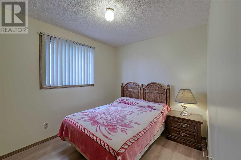 Single Family House 4 Level for Sale in  Bedfield Close NE Beddington Heights Calgary 
