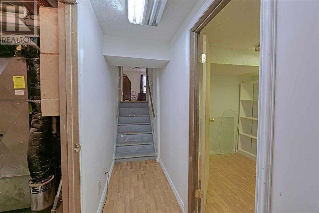 Single Family House 4 Level for Sale in  Bedfield Close NE Beddington Heights Calgary 