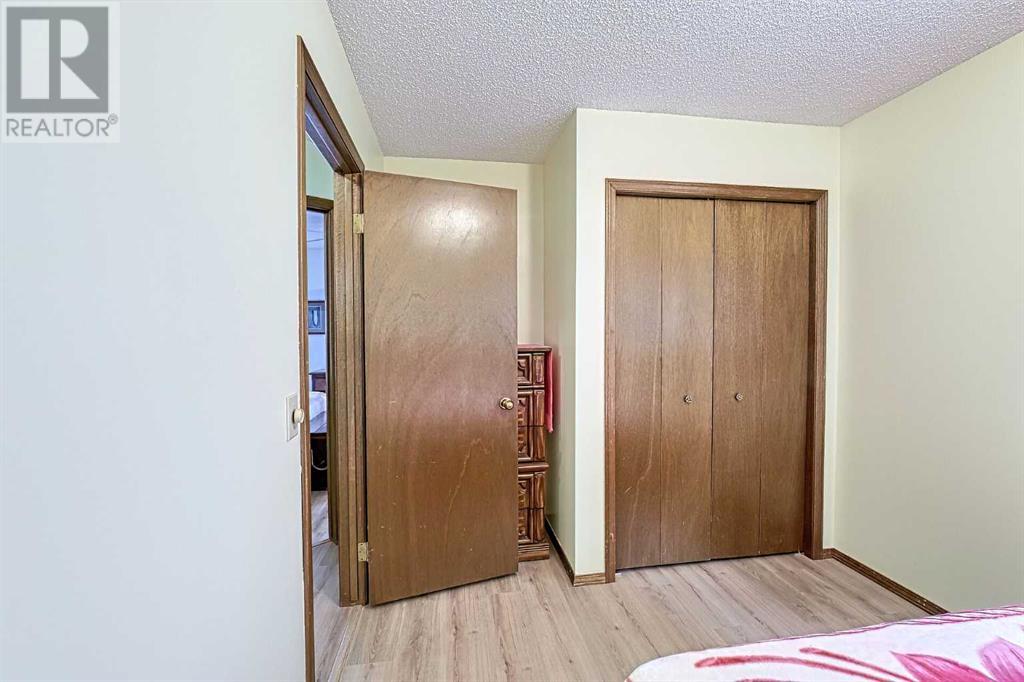 Single Family House 4 Level for Sale in  Bedfield Close NE Beddington Heights Calgary 