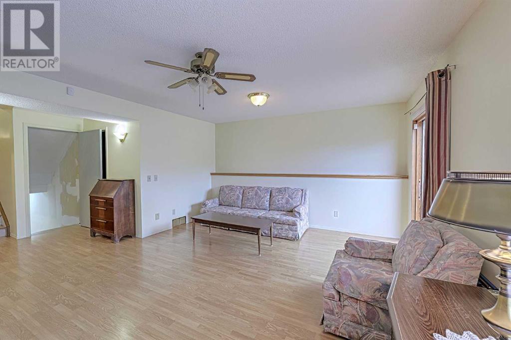Single Family House 4 Level for Sale in  Bedfield Close NE Beddington Heights Calgary 