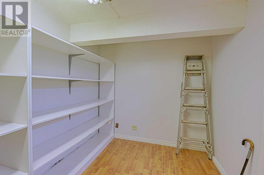 Single Family House 4 Level for Sale in  Bedfield Close NE Beddington Heights Calgary 