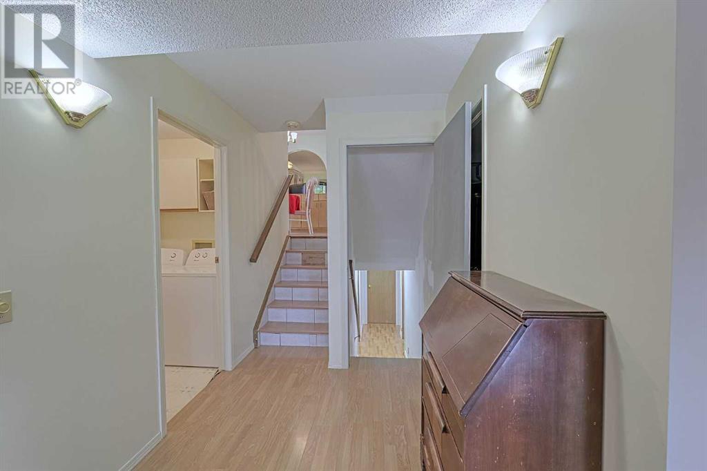 Single Family House 4 Level for Sale in  Bedfield Close NE Beddington Heights Calgary 