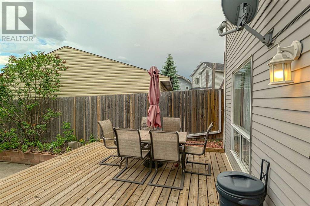 Single Family House 4 Level for Sale in  Bedfield Close NE Beddington Heights Calgary 