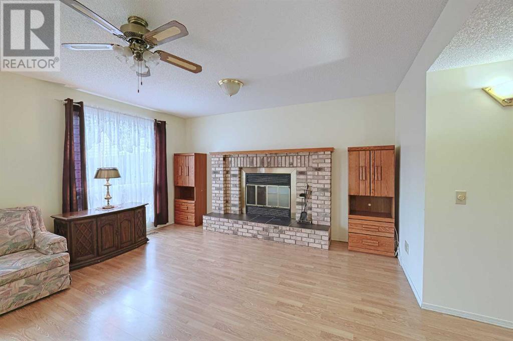 Single Family House 4 Level for Sale in  Bedfield Close NE Beddington Heights Calgary 