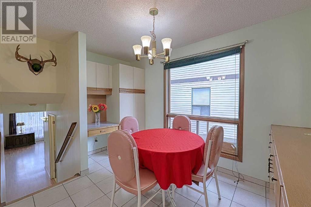 Single Family House 4 Level for Sale in  Bedfield Close NE Beddington Heights Calgary 