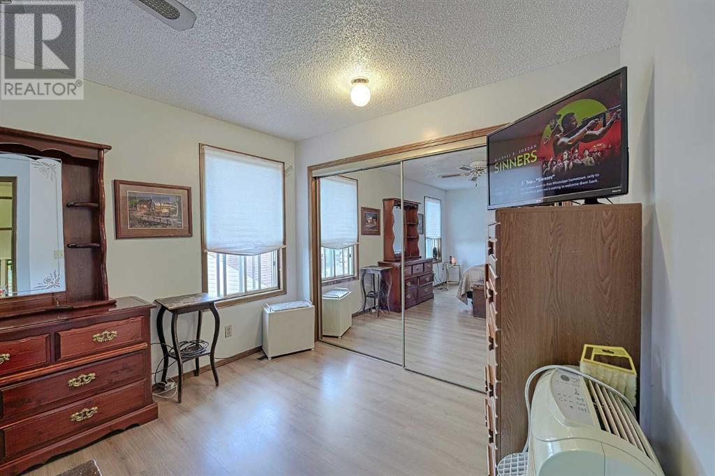 Single Family House 4 Level for Sale in  Bedfield Close NE Beddington Heights Calgary 