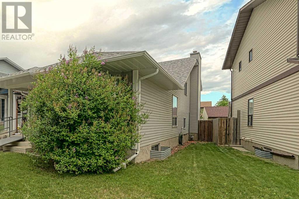 Single Family House 4 Level for Sale in  Bedfield Close NE Beddington Heights Calgary 