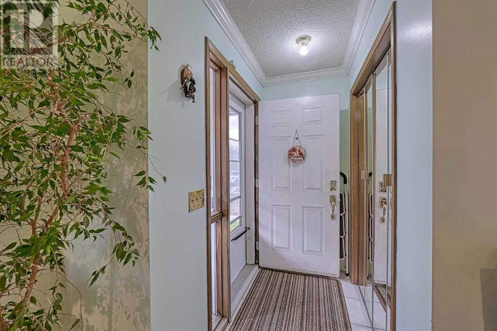 Single Family House 4 Level for Sale in  Bedfield Close NE Beddington Heights Calgary 