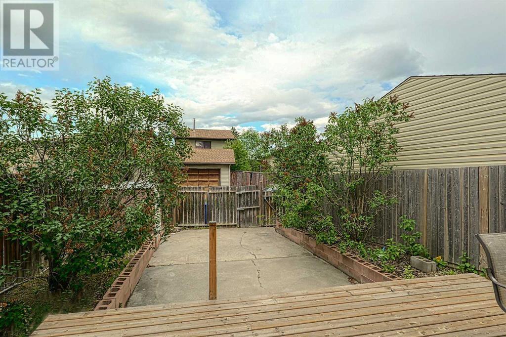 Single Family House 4 Level for Sale in  Bedfield Close NE Beddington Heights Calgary 
