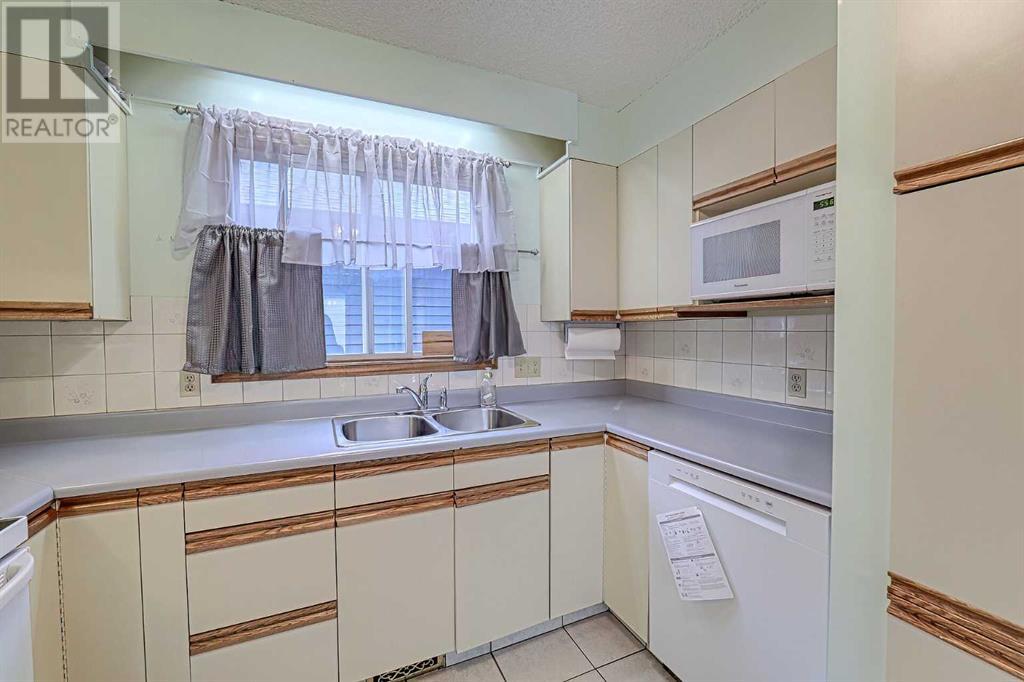 Single Family House 4 Level for Sale in  Bedfield Close NE Beddington Heights Calgary 