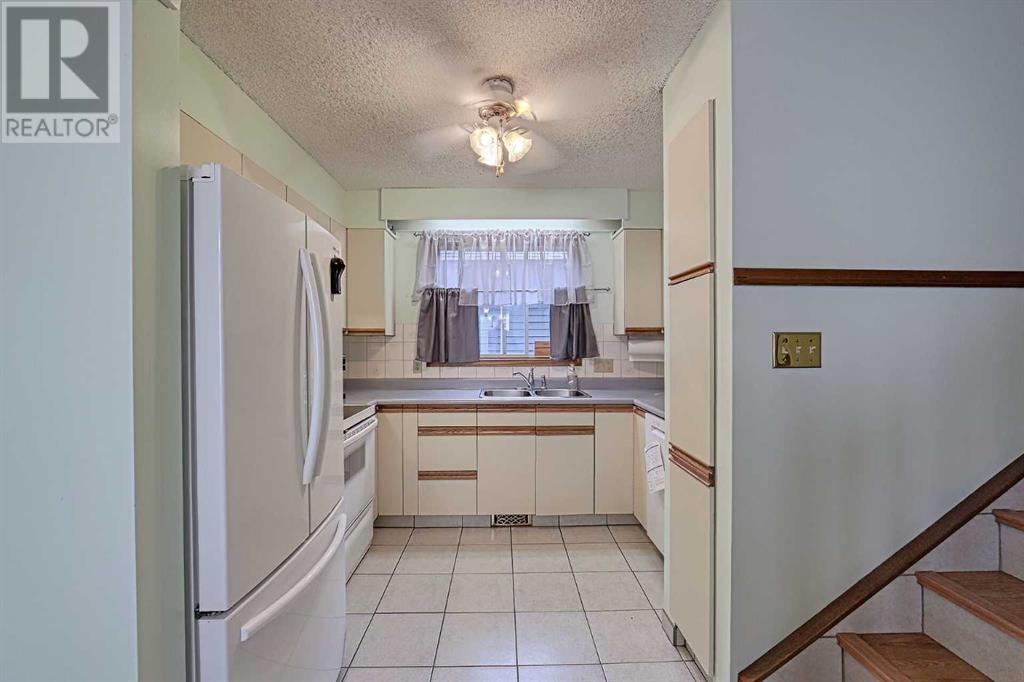 Single Family House 4 Level for Sale in  Bedfield Close NE Beddington Heights Calgary 