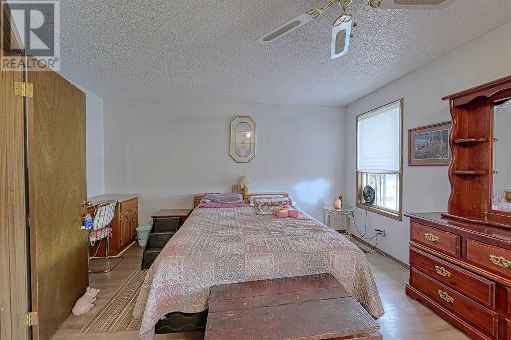 Single Family House 4 Level for Sale in  Bedfield Close NE Beddington Heights Calgary 